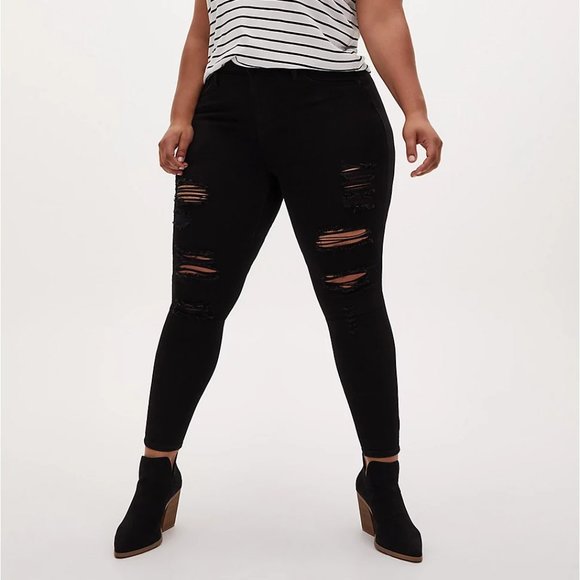 torrid Denim - NWT Torrid Sky High Skinny Jean Premium Stretch Distressed l SIZE 24S 24 SHORT